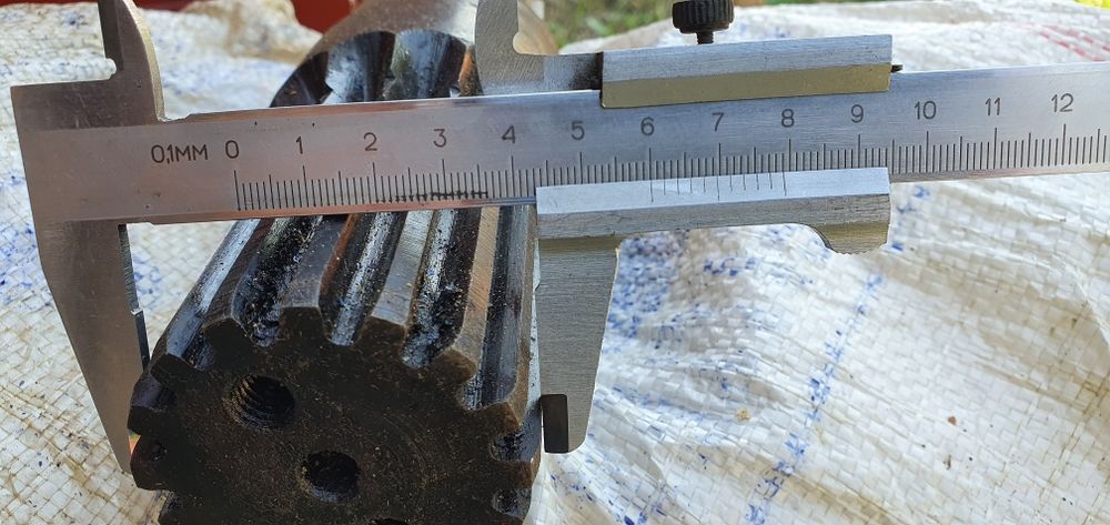 Вал - шестерня с редуктора механизма поворота автокрана КС3562Б