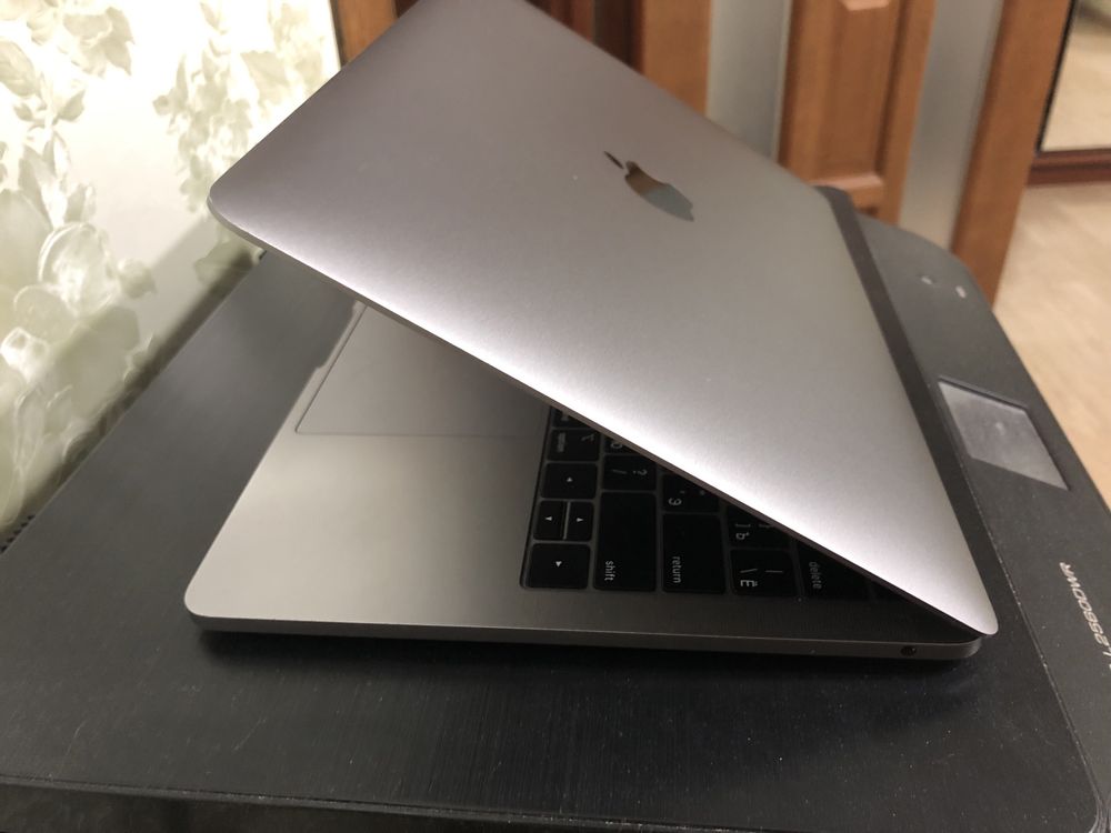 Apple MacBook Pro 13" 2019 i5/8gb/128gb