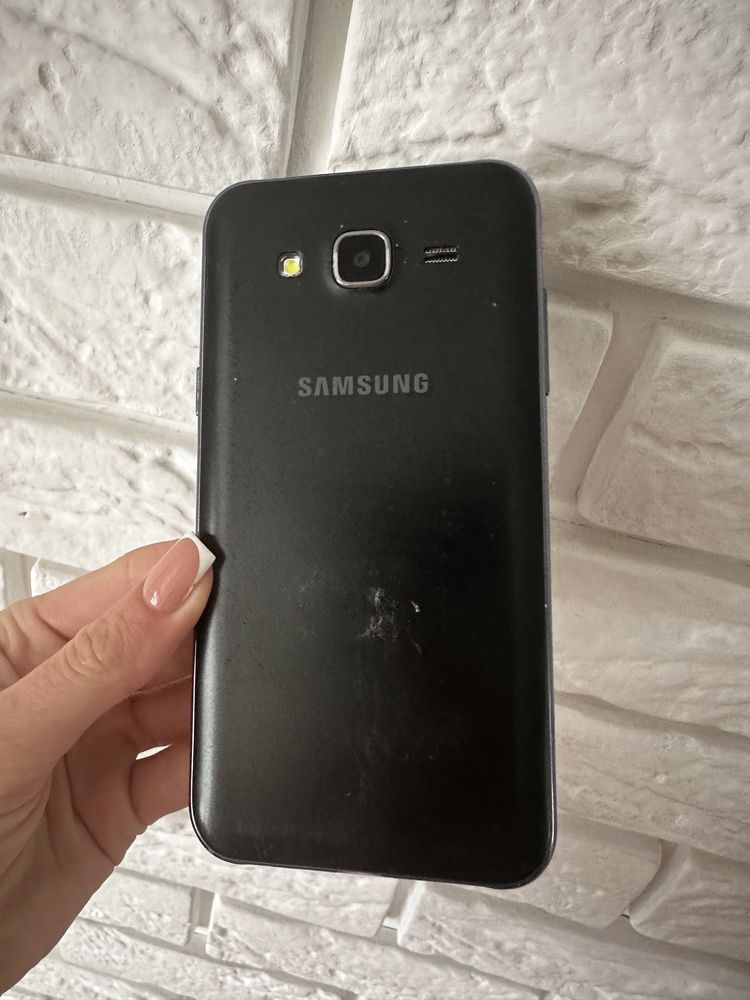 Телефон Samsung Galaxy j5