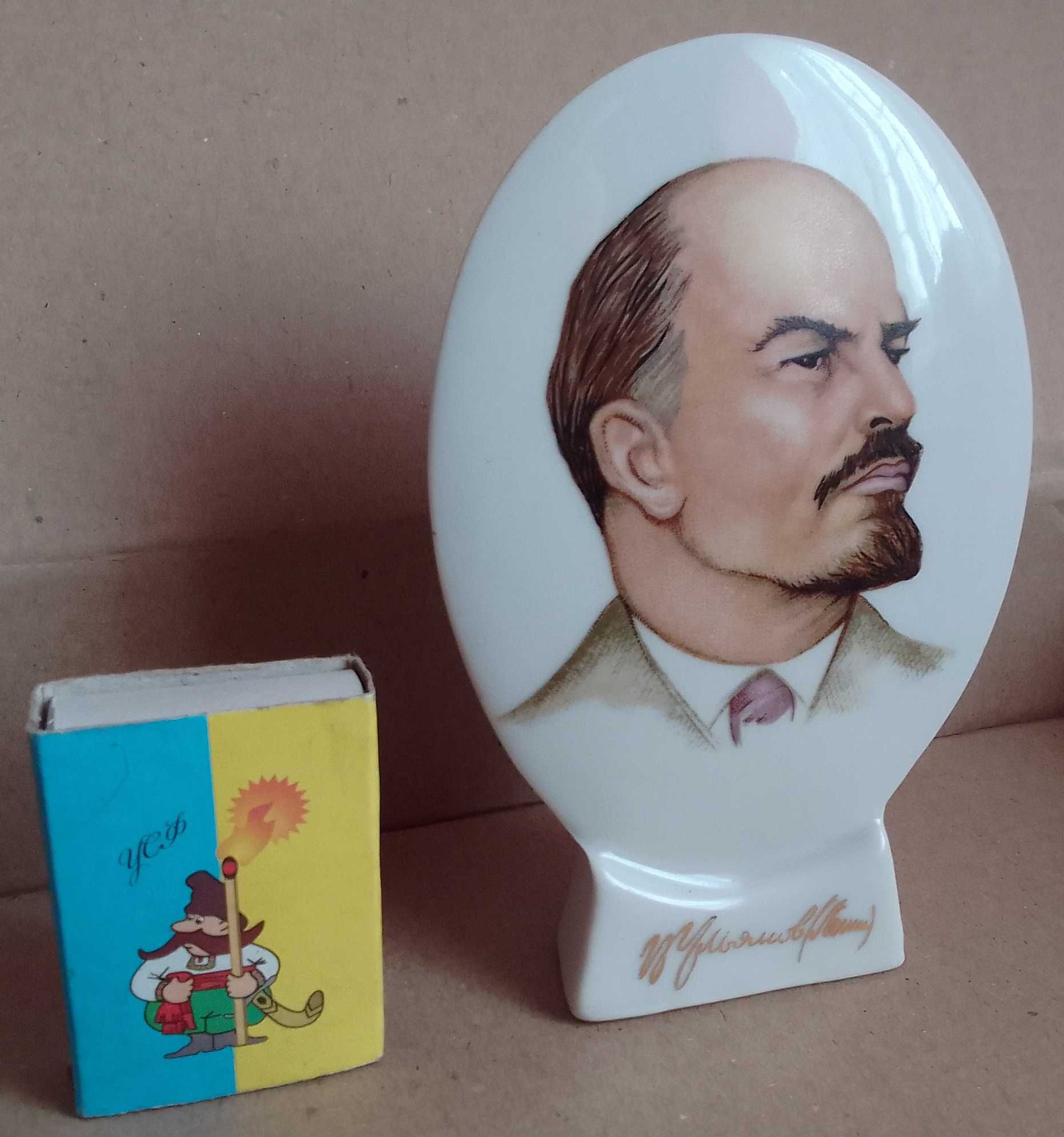 Ленин Фарфор СССР - Красивый настольный фарфоровый портрет Ленина