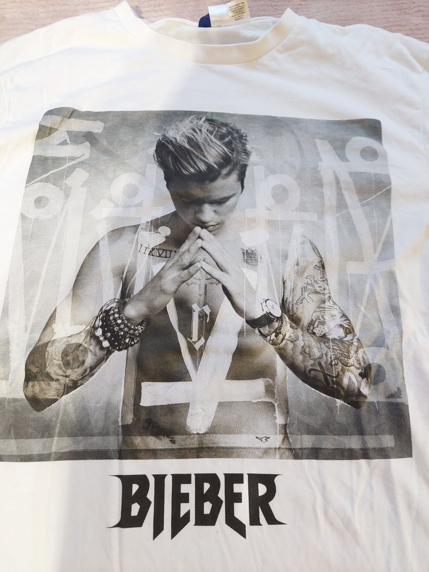 T-shirt z nadrukiem Justin Bieber. Długi rękaw.