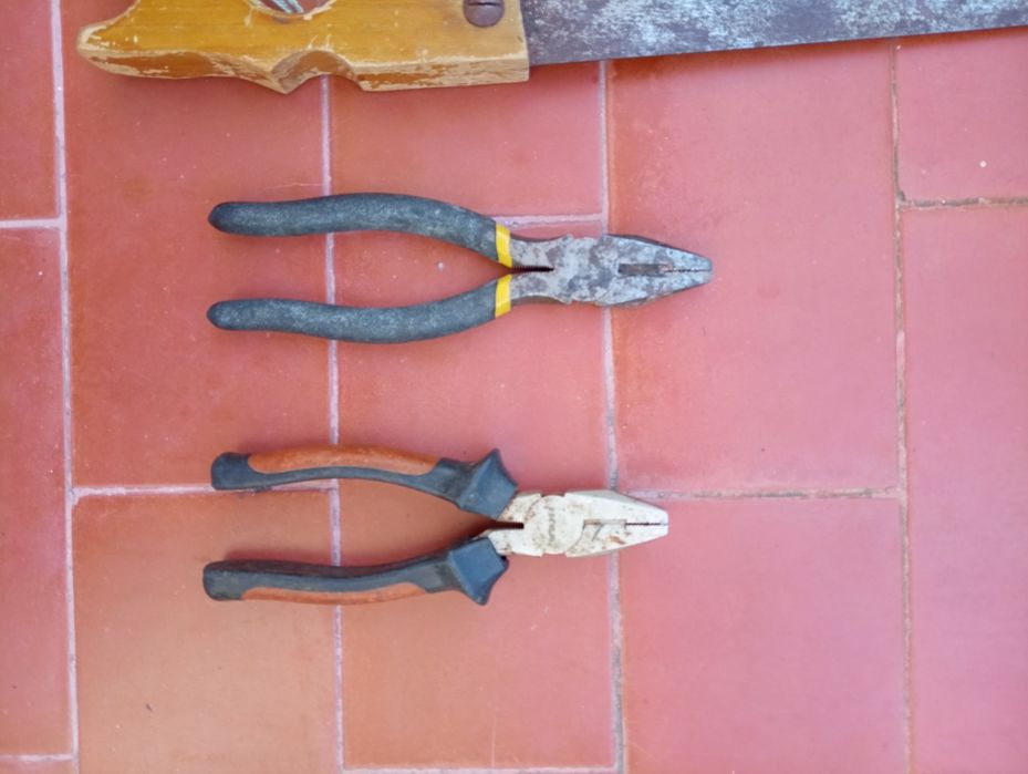 2 universáis Alicates e 2 serrotes