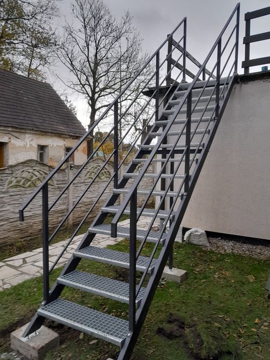 Schody metalowe stalowe zewnętrzne