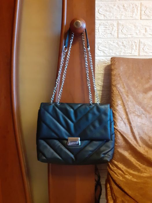 Сумка жіноча стьогана на замку