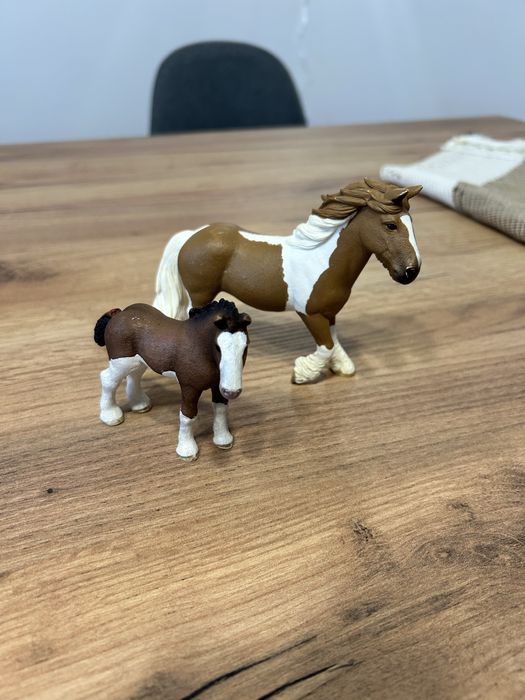 Koniki Schleich