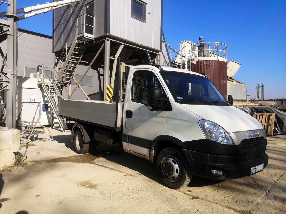Beton towarowy półsuchy B15 B20 B25 zaprawy półsuche M20 M25 wywrotka