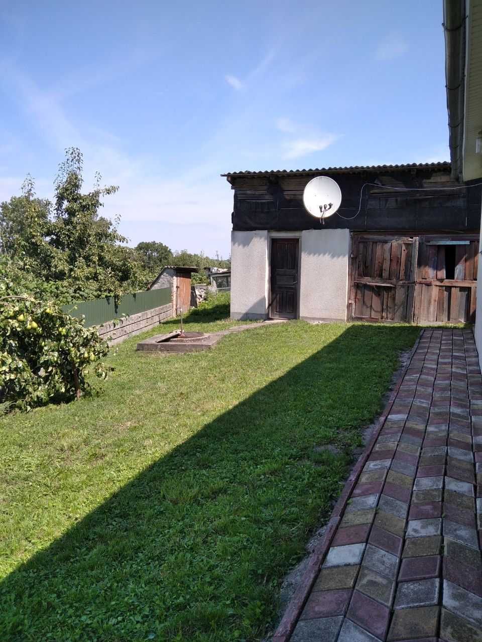 Будинок з великим подвірʼям та городом м. Зборів, Тернопільська обл.