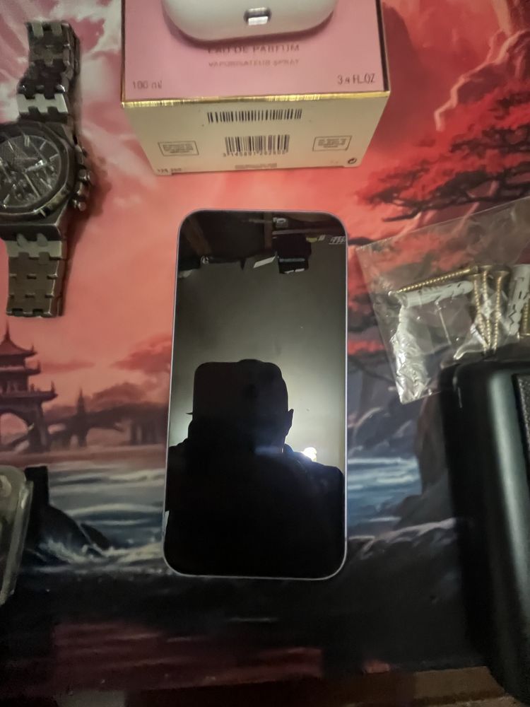 Продам телефон Iphone 12