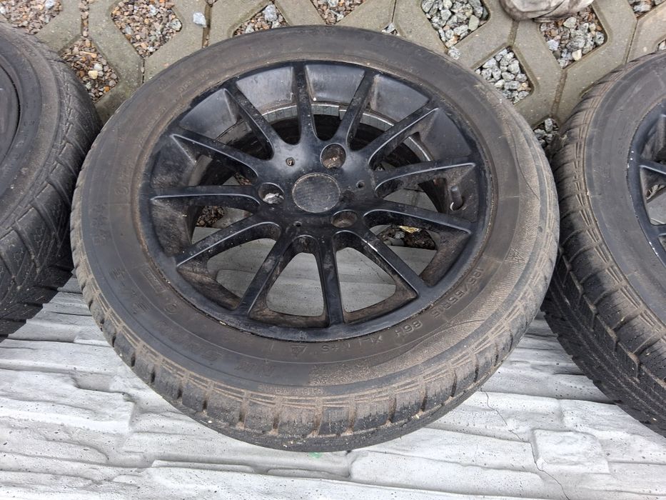 Sprzedam opony zimowe 175/55/15 stan dobry