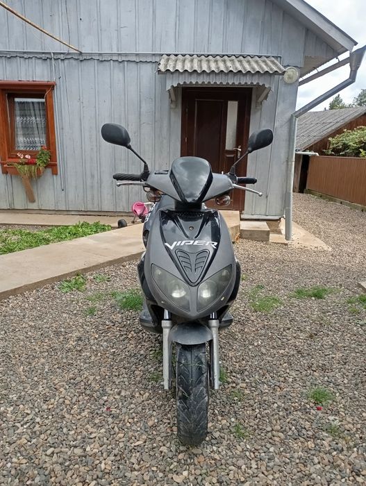 Продається скутер в гарному стані на документах  всі питання по тел.