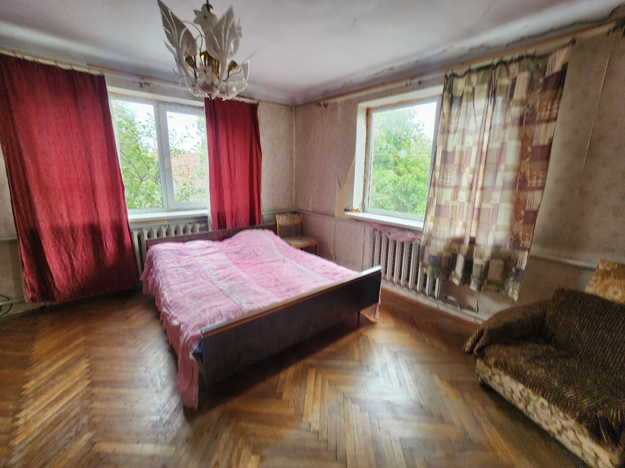 Продам півособняк в місті площа 81м2