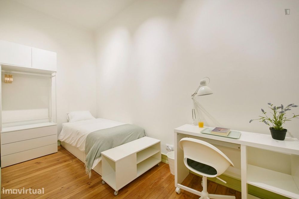 760173 - Quarto com cama de solteiro em...