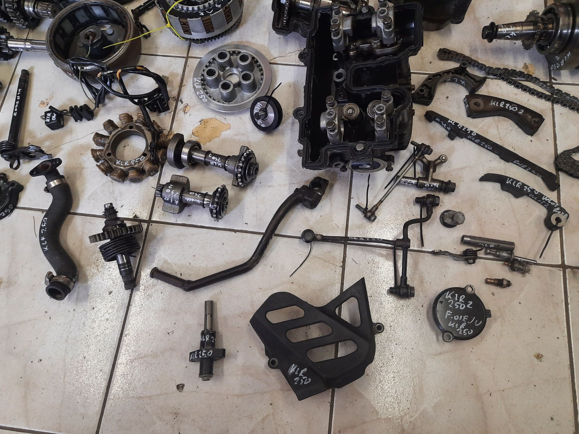 Kawasaki KLR 250 silnik części cylinder wał kapa skrzynia sprzęgło