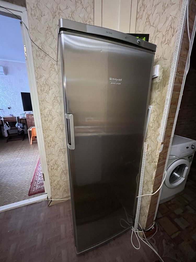 Морозильна камера Ariston hotpoint no frost