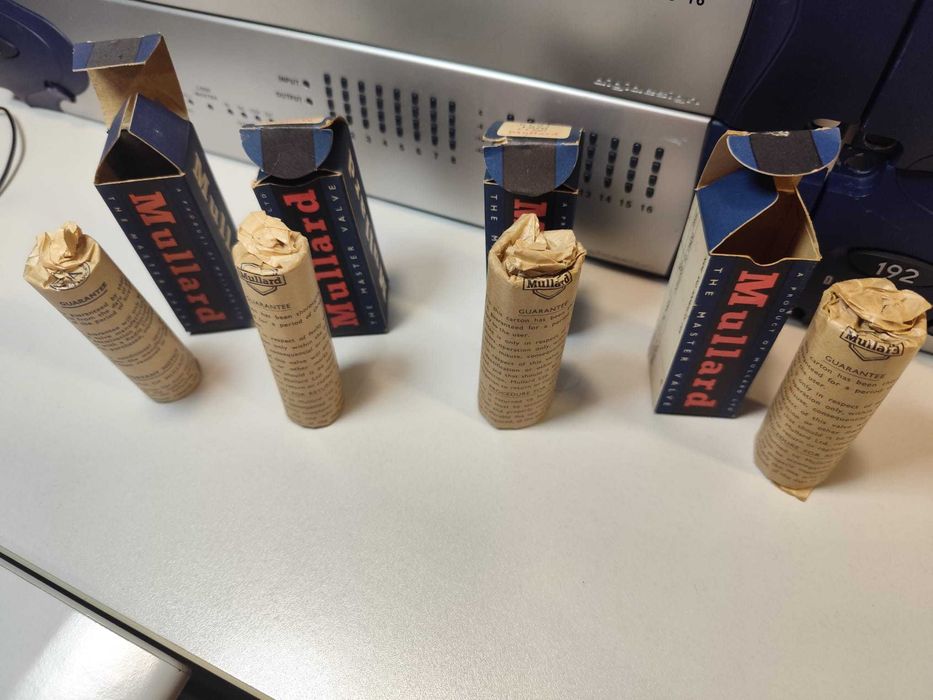 4 Válvulas Mullard EL81 NOS