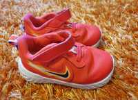 Buciki Nike Revolution 22