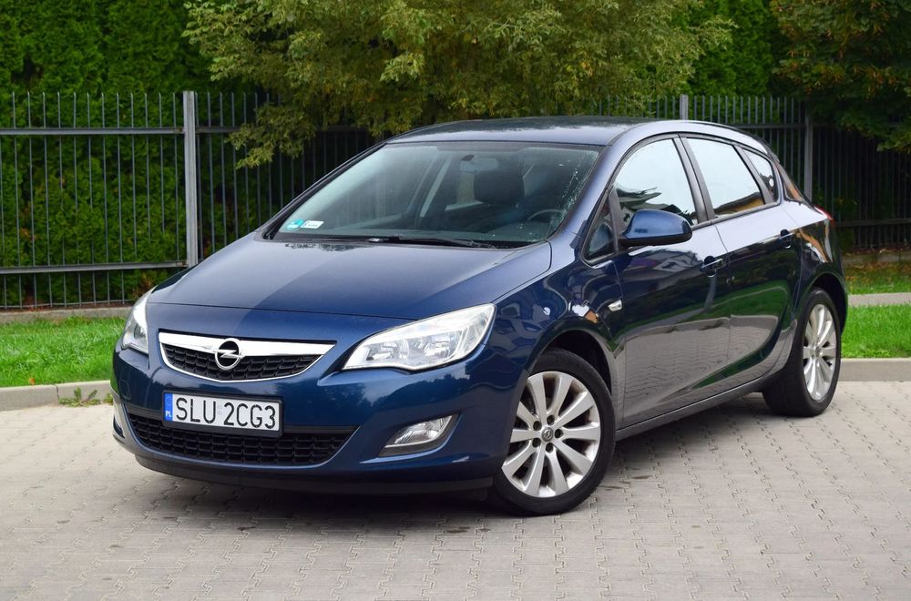 Opel Astra J 1.6 115KM Benzyna 195 tyś km Przebiegu Grzane Fotele Zadbana