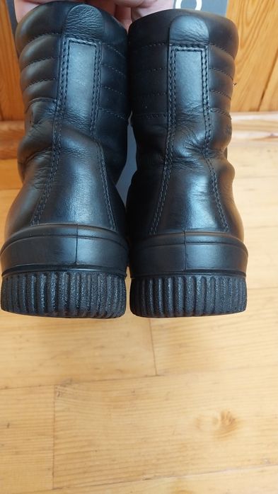 Продам женские кожаные зимние ботинки ECCO  Snow  Waterproof