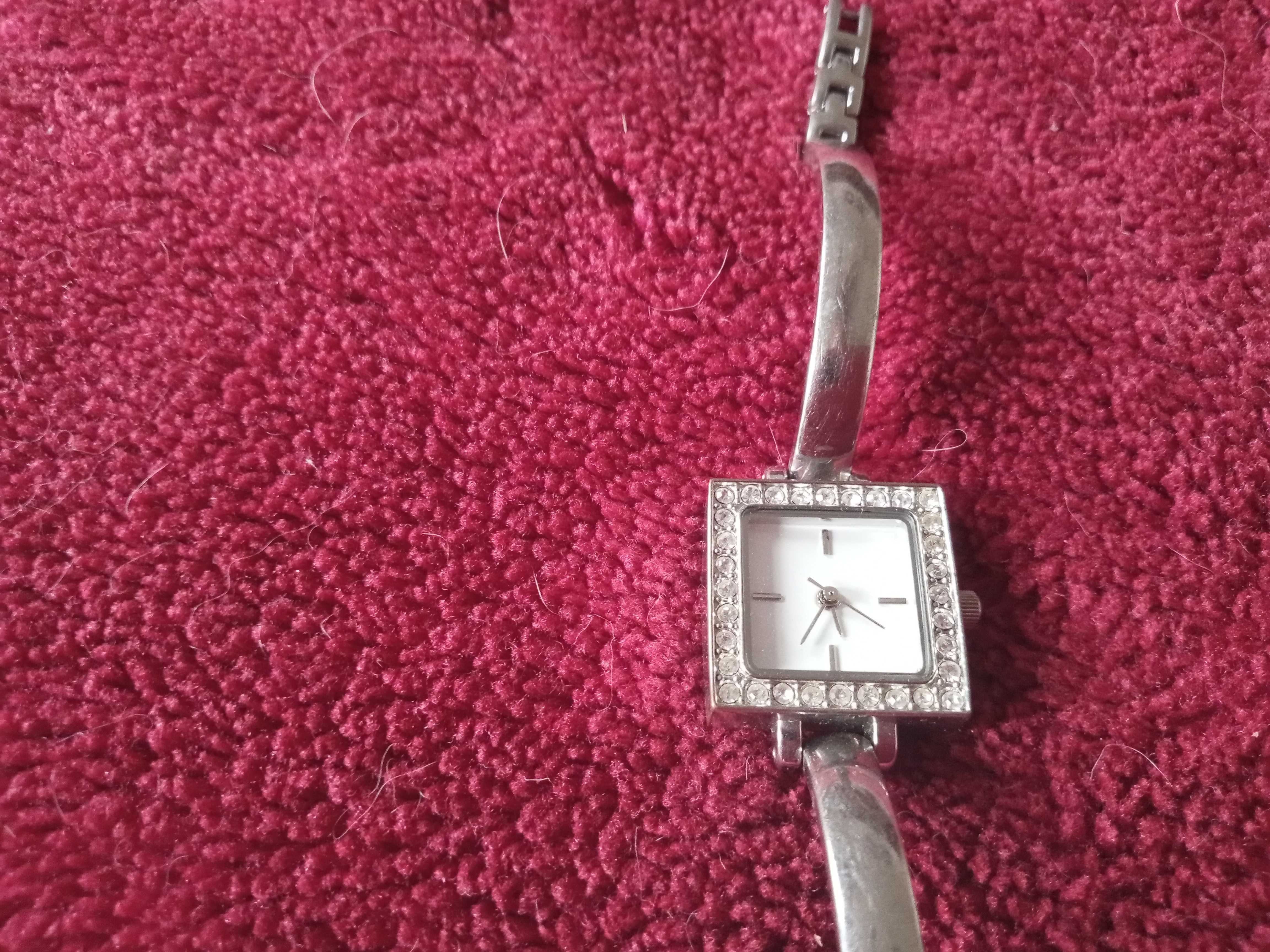 Elegancki damski zegarek Avon