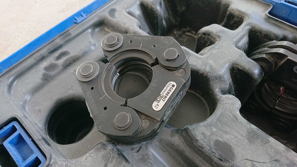 Opaski zaciskowe GEBERIT Mapress d42 i d54 ze szczękami ZB203A