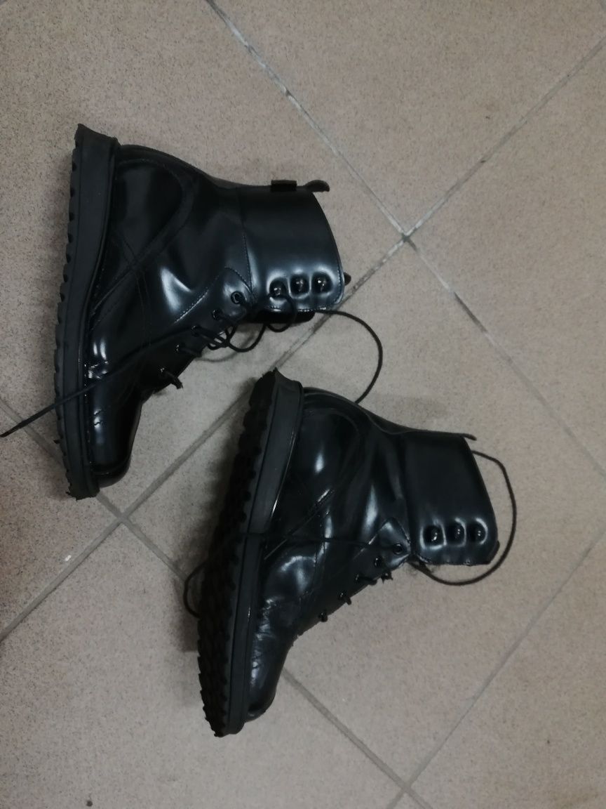 Buty trapery dziewczęce r.32 czarne na wzór martensów marki Bartek