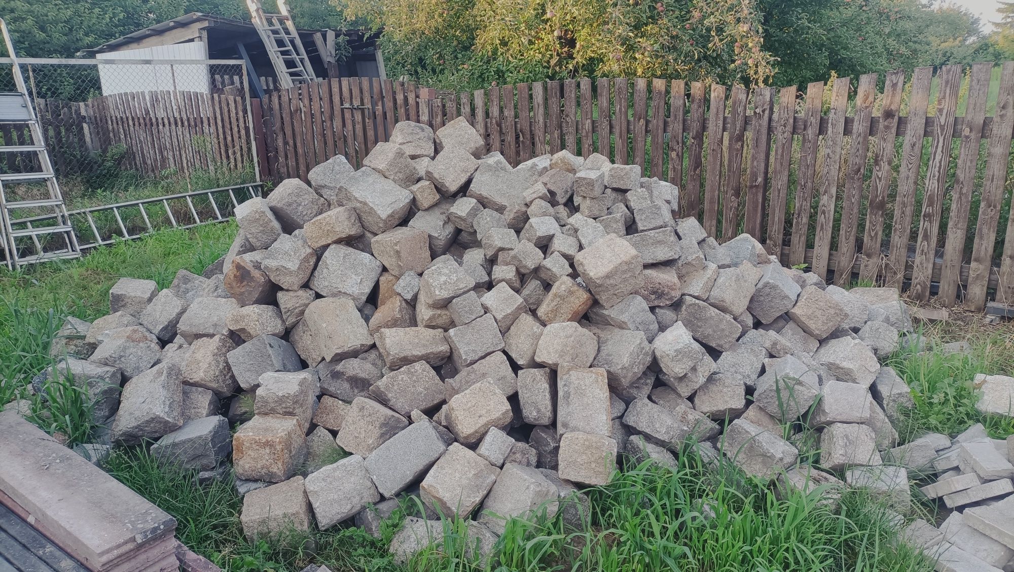 Kostka granit kamień naturalny ścieżki chodnik