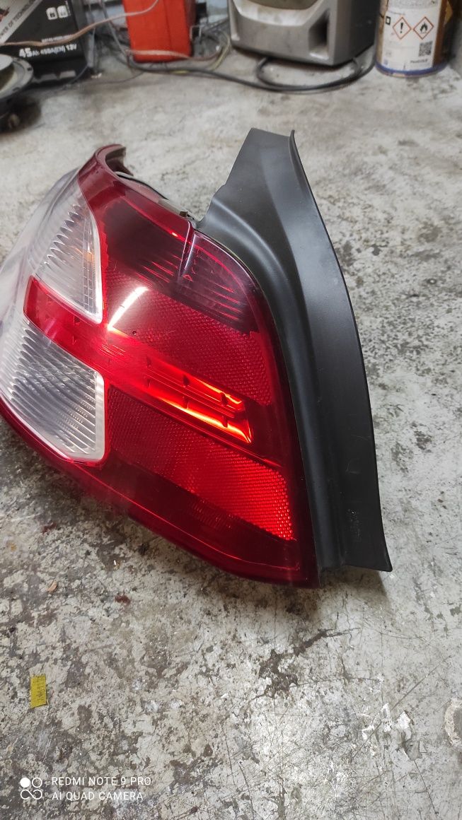 Peugeot 301 lampa lewa tył kompletna