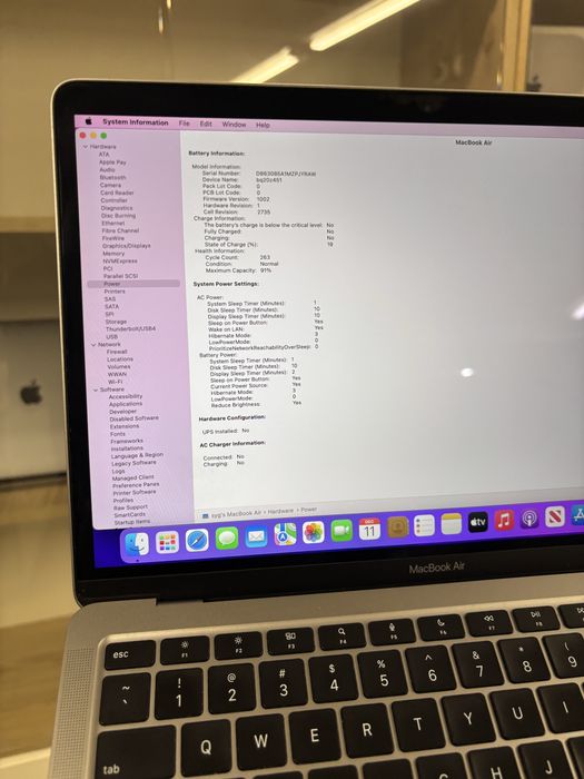 Macbook Air 2020 M1 8/256, дешево, дуже класний макбук