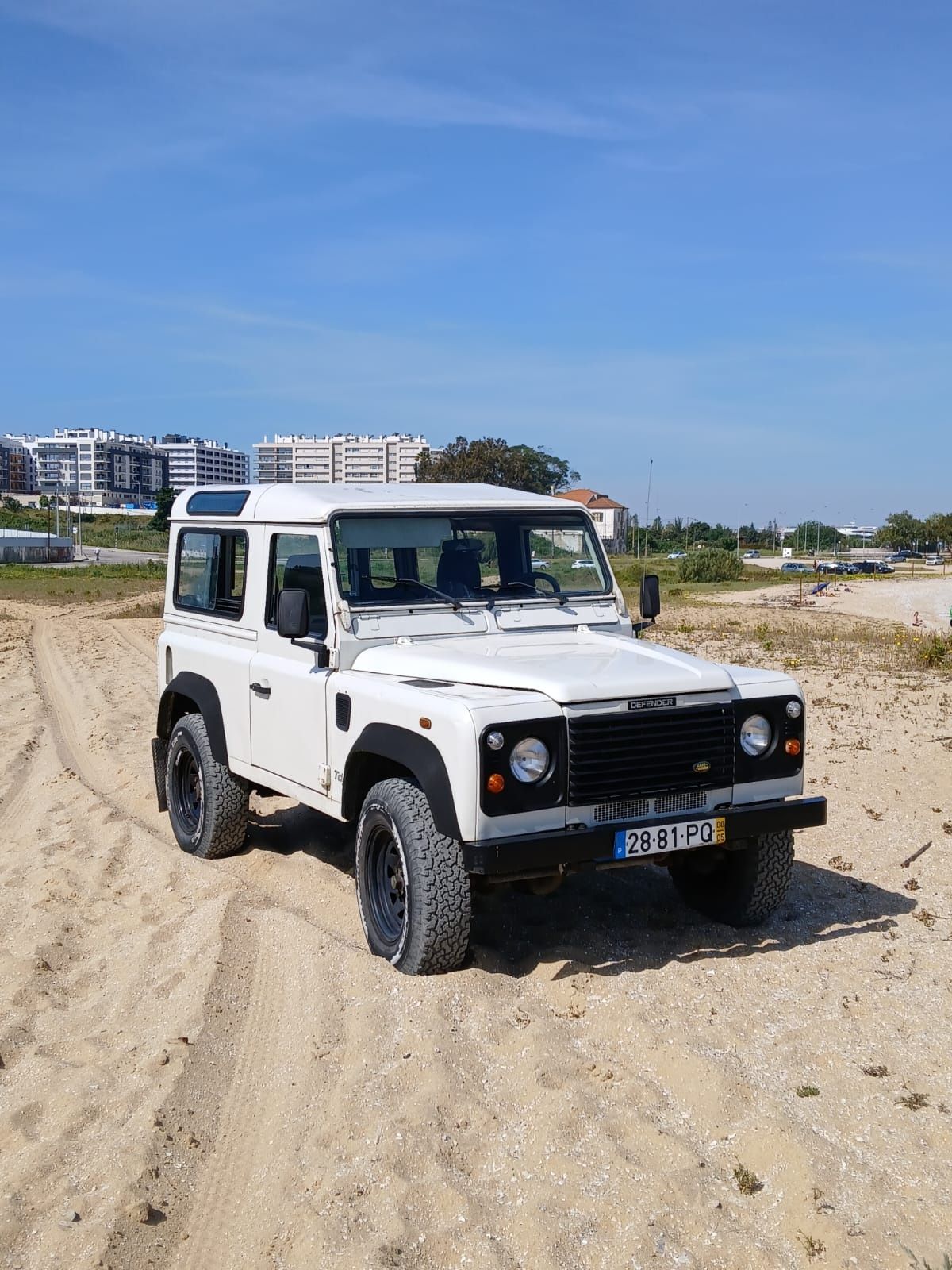 Land Rover Defender 90