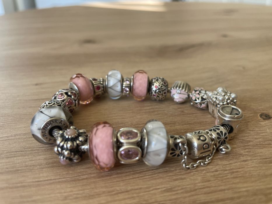 Bransoletka Pandora z 18 charms