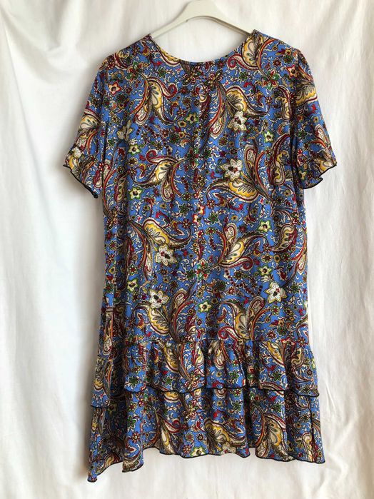 sukienka z falbanami