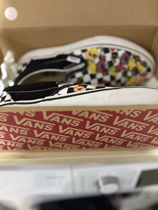 Vans só com um dia de uso .