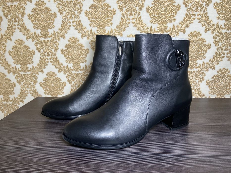 Жіночі шкіряні черевики на підборі