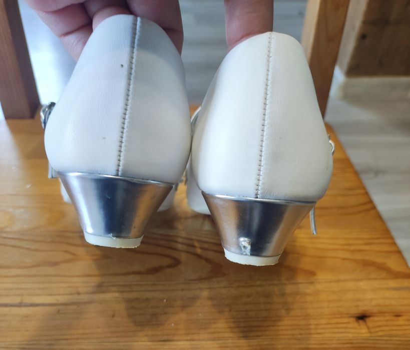 Buty dziewczęce.