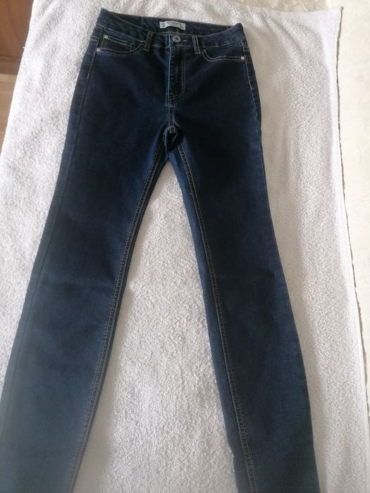 NIE NOSZONE granatowe spodnie PULL&BEAR rozmiar 34