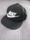 Czarna czapka nike