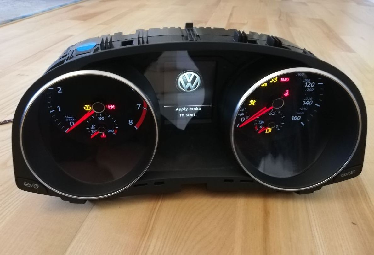 Цветная приборка 3d VW Passat Color MFA 561920981B