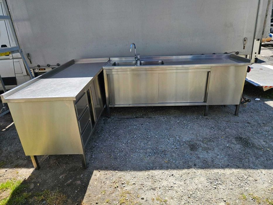 Meble ze stali nierdzewnej gastronomia  narożny zestaw  z szafkami