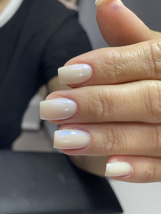 Манікюр,педикюр,нарощування і коррекція нігтів.