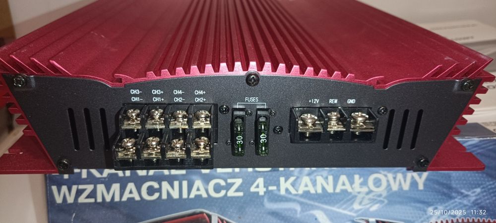Amplificador audio para automóvel