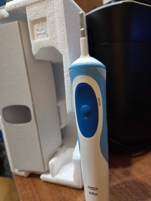 Зубна щітка електрична Oral-B