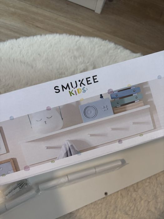 Biała półka wieszaki do pokoju dziecięcego smukee nowa