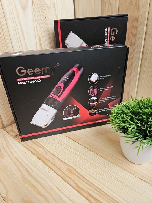 Машинка для стрижки волос с насадками ,Geemy gm 6001, gemei 550