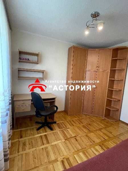 Продаж 3-кімнатної квартири по вул. Чарівна