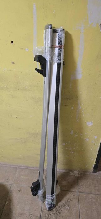 Bagażnik dachowy Thule Dynamic M oraz relingi dachowe Thule.