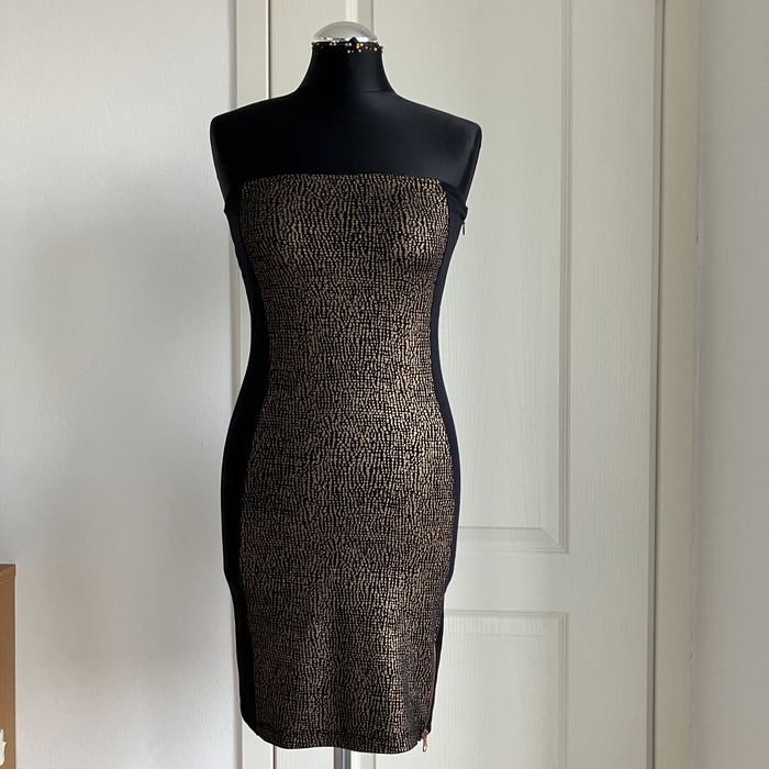 Dopasowana sukienka Vero Moda z metką sexy 73% wiskoza