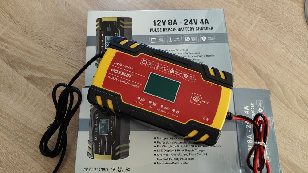 Зарядний пристрій для акумуляторів 12В - 24В 8А