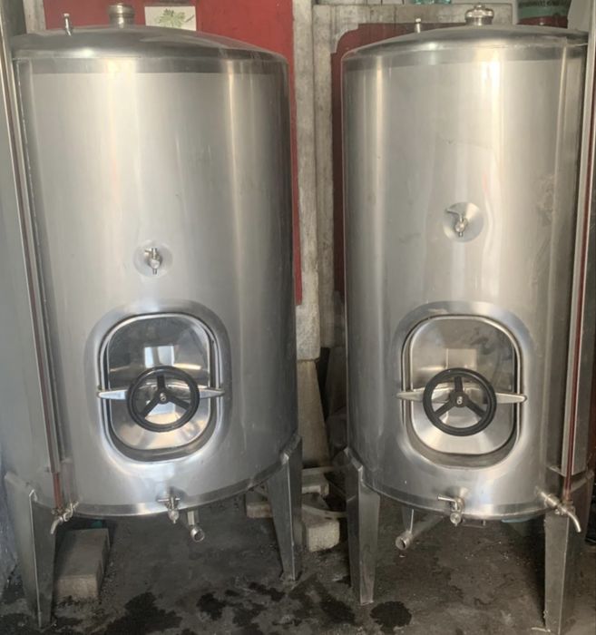 Depositos de inox, 500 litros e 350 litros