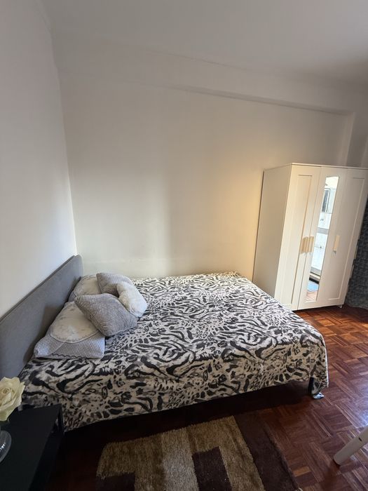 Quarto c 2 camas para arrendar a 800 m da estação de Entroncamento