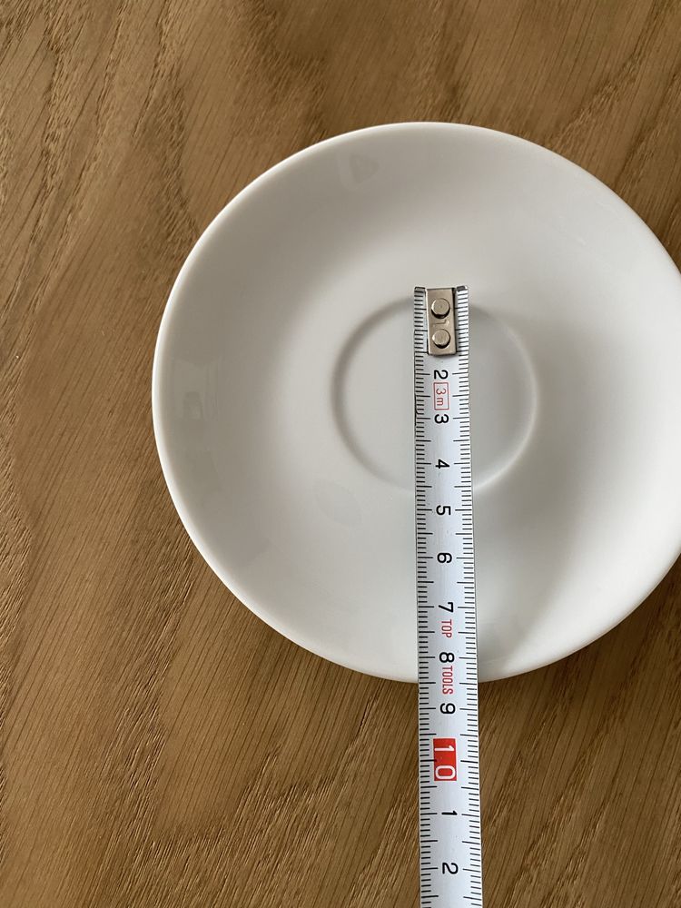 Białe małe spodki do filiżanek porcelana 2 szt